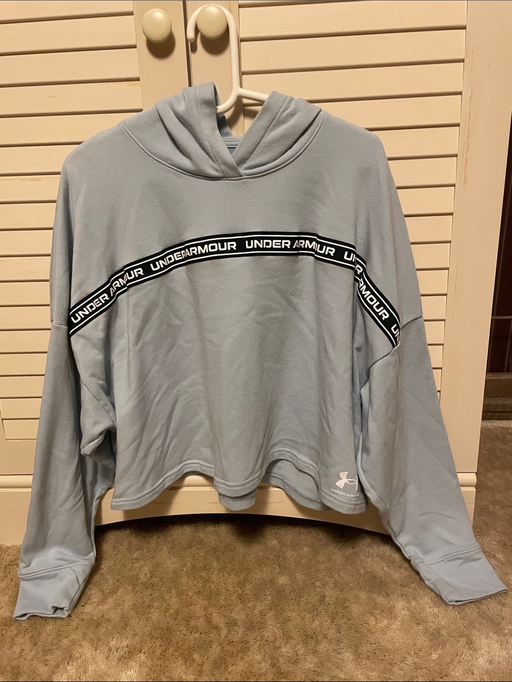 Under Armour cropped pale blue pullover hoodie